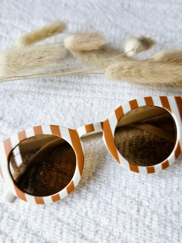 RAMMELAARTJE aurinkolasit UV400 n. 1-6v Striped Beige / Camel (tulossa n. 11-13.5.)